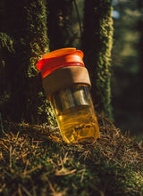 Load image into Gallery viewer, 18oz Tea Infuser Cork Glass Travel Mug by Solecup